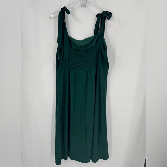 Petal & Pup Laurel Emerald Dress Size 14 B1008 - Picture 4 of 5